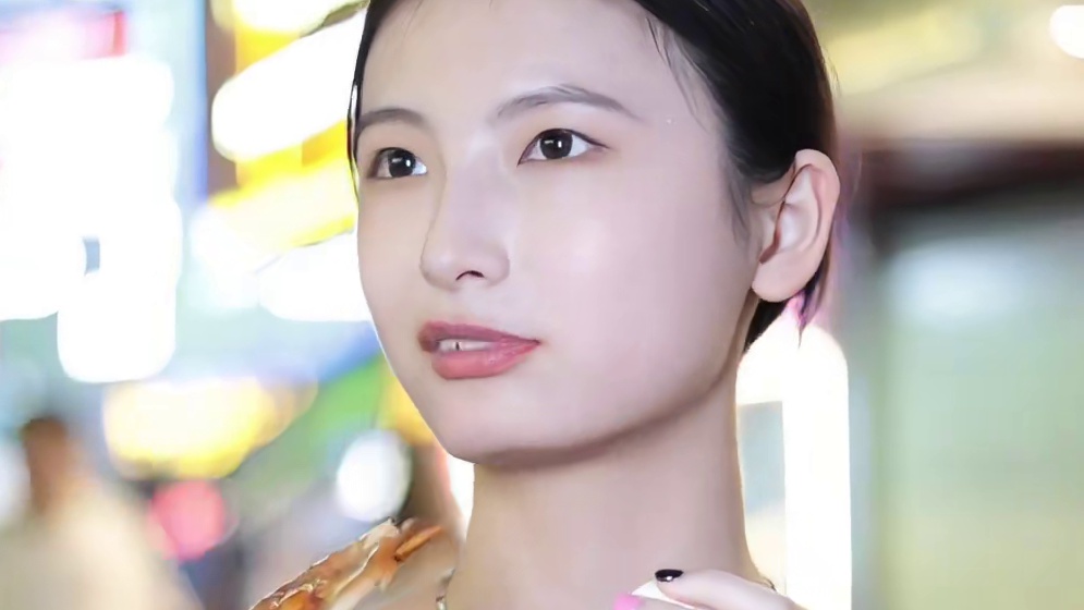 495_难得碰到一位没有广西口音的小姐姐，来长沙的第一顿饭节目组包了！