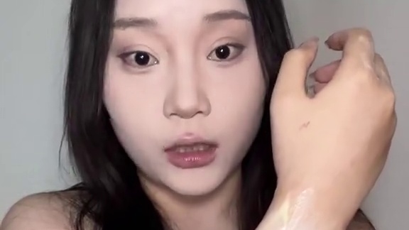 这种黑白酷飒的御姐照片最好拍了 想当拽酷辣妹的都来学 包教包会#反差#御姐 #拍照姿势 #拍照教程