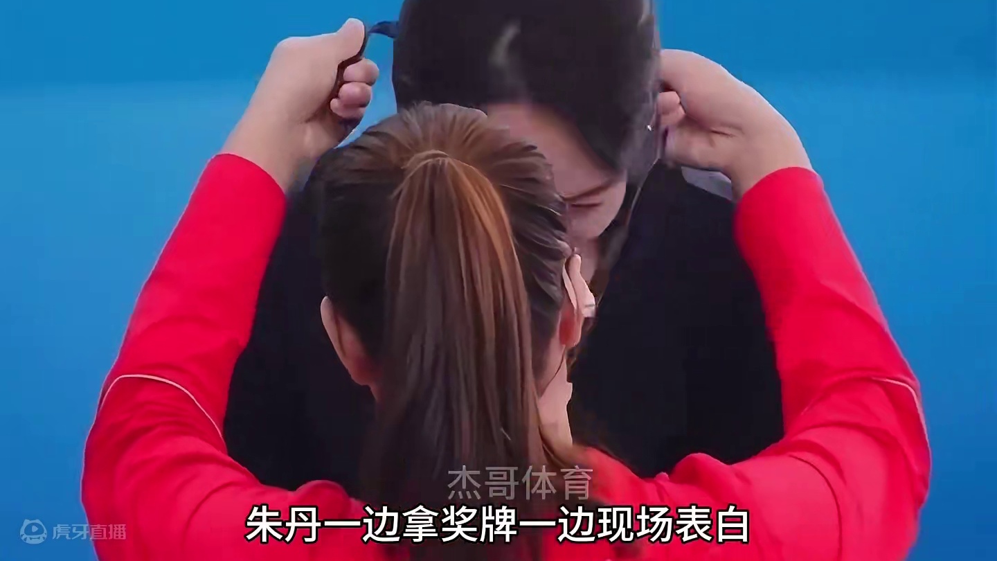 孙颖莎的魅力娱乐圈已经扛不住了，林依轮现场追星朱丹当众表白，谁会不喜欢可爱又有实力的莎莎呢。#乒乓球