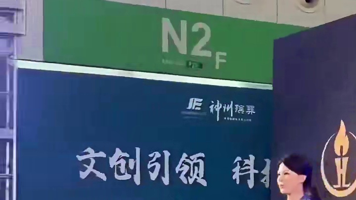 寿衣时装秀引争议，揭秘商业成功的秘诀 寿衣时装秀，不小心暴露了商业成功的秘诀，你真的该好好学学#寿衣