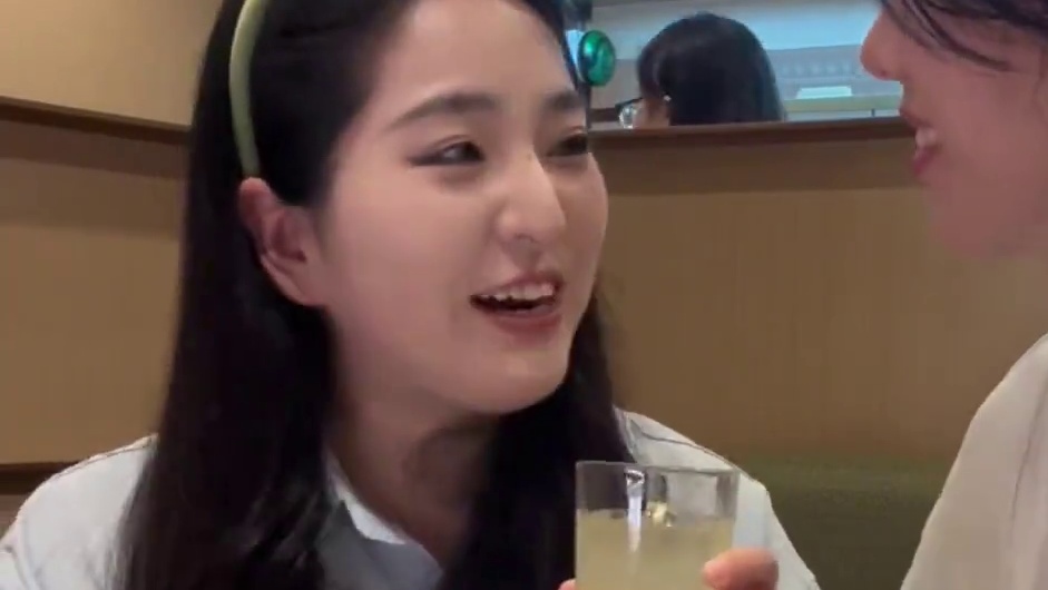 这嘴是上了发动机吗#柚子汁就喝柚竹#沙雕情侣欢乐多 #搞笑 #姐弟恋