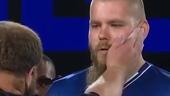 这一掌瞬间把对手扇晕了#ufc #耳光力量