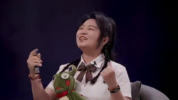 #战双帕弥什 4.5周年直播回顾 | 露西亚·深红囚影-新增特效涂装【赤樗椿】展示
#剪身成蝶