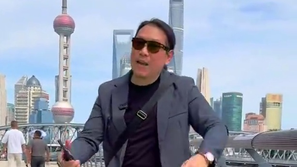 一看就会的自拍杆必学街拍3种构图姿势 这是一个一学就会的自拍杆刷出大长腿的教程#街拍 #摄影 #自拍