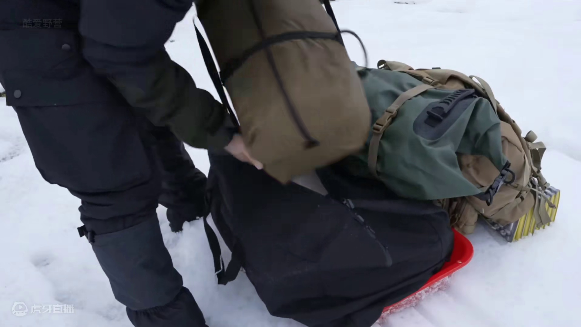 帐篷被雪压塌，不要慌，冷静面对，看博主如何度过一个刺激的夜晚，没睡的宝子们有福了，解压、助眠#解压助