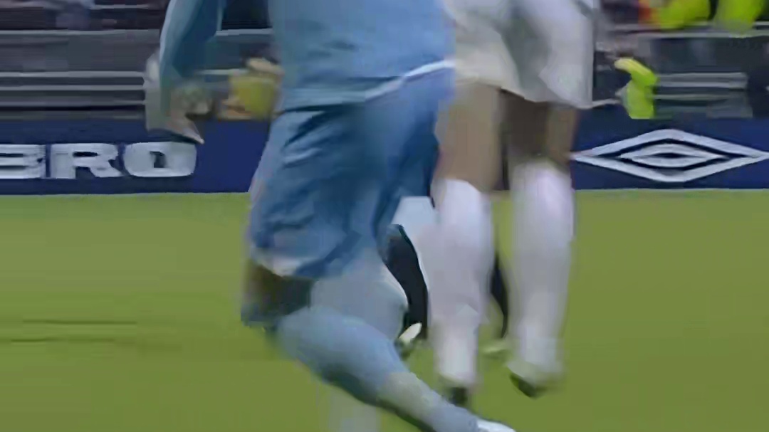 我怀疑这哥们儿后脑勺长眼睛了 #欧洲杯