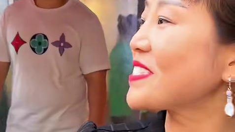 沙坪坝姐姐自带冰块来挑战，上次吃了妹妹赢回去的调料，觉得好吃这次亲自上阵！#妈呀太香了#重庆小面 #