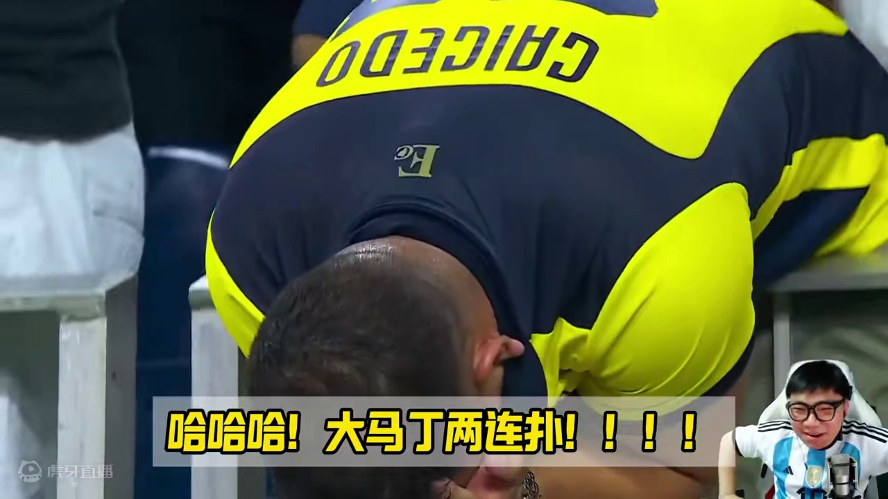 梅西失点，大马丁两连扑！阿根廷晋级四强！#阿根廷5比3厄瓜多尔 #梅西 #大马丁 #大马丁神级扑救 