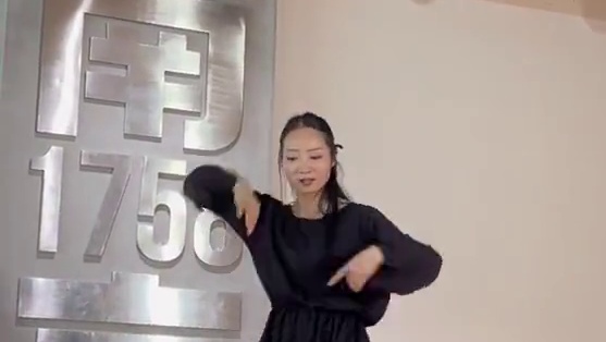 【入长安】 今天很虚，腿也发软，再练#戴萍编舞 #李白#南陵别儿童入京 
音乐：魔鬼花园（李安健）-