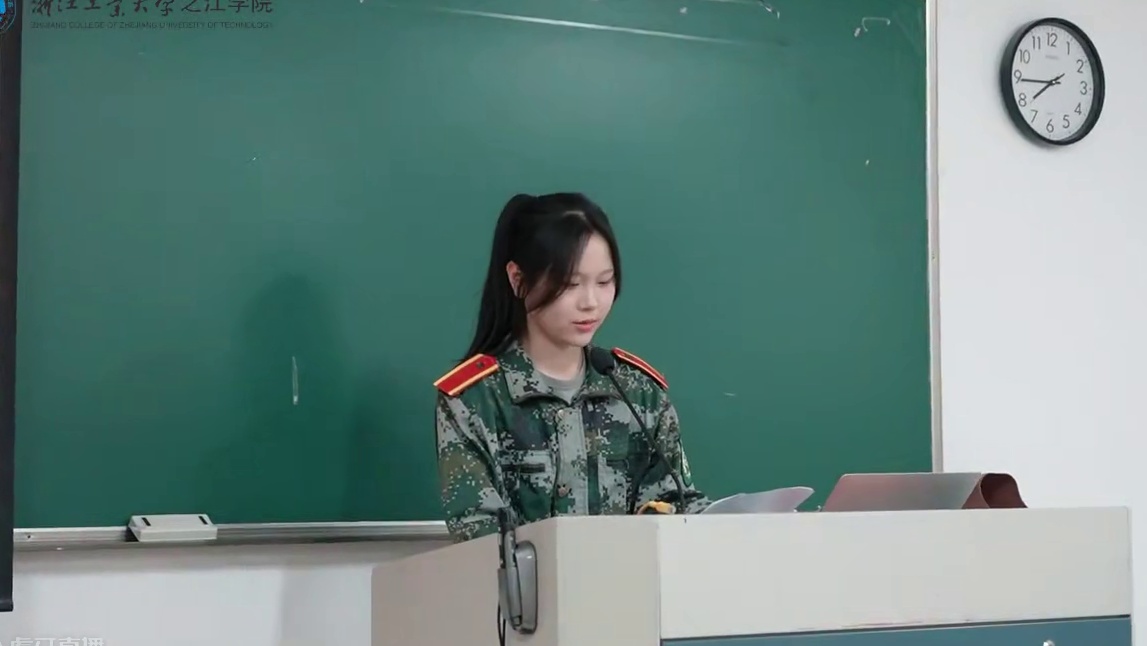 国防辩论赛 2024年军训篇之“国防辩论赛”火热来袭，看各学院辩手们唇枪舌战，思想碰撞！#军训 #军