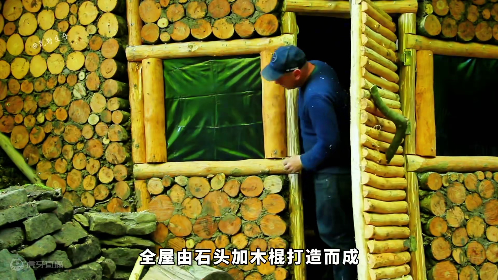 这是一个重达上万吨的庇护所，因为它坐落在巨大的岩壁之下！ #解压 #野外建造 #荒野搭建