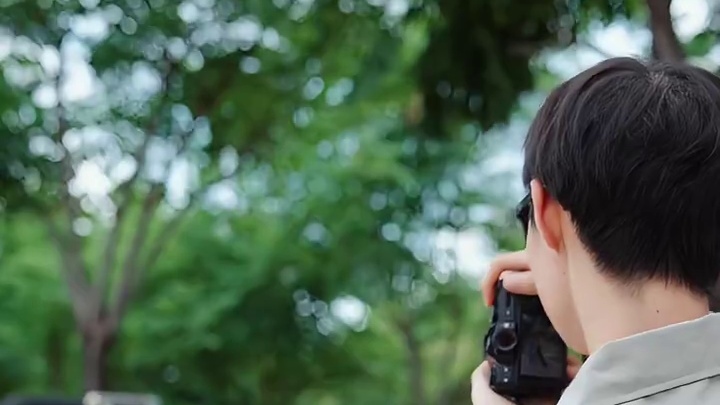 相机不仅能捕捉光影交错的艺术， 还能化身时间的捕手，每一次按快门都是与瞬间的对话。 #富士相机#胶片