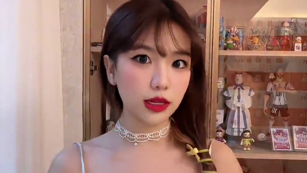 超适合夏天穿的球衣上集！主打的就是一个色彩缤纷~~ #dou来美洲杯 #巴西队 #辣妹看球穿搭 #球