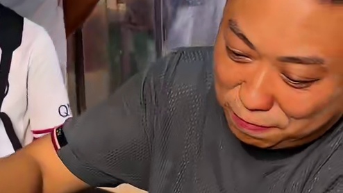 大哥来挑战6两面，直接问燕姐他帅不帅，原因竟是……#重庆小面 #调料 #挑战 #妈呀太香了 #这一碗