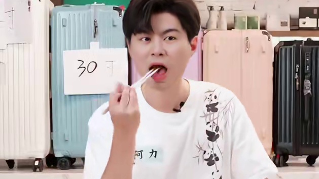 【乡乡嘴】烤面筋片还原街头烧烤味湖南爆款馋嘴零食大礼包小吃#烤面筋 #乡乡嘴 #零食推荐 #追剧小零