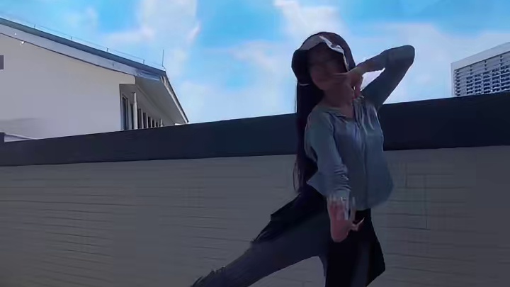 古典舞《三国恋》等待良人归来那一刻…
学校的风景好到忍不住要跳一段#古典舞三国恋我先跳了 #舞蹈 #