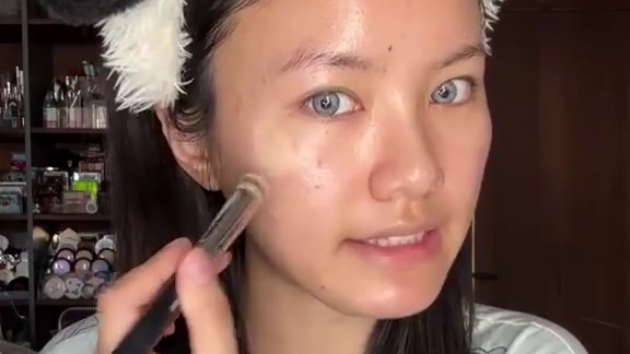 换头级别的淡妆啊！爱豆同款韩系证件照妆， 学会这个直接省下两千去韩国预约化妆师的钱，整一个温柔韩系浪