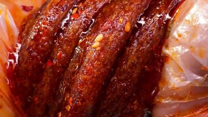 湖南特产大长筋，又大又长又筋道#好吃到停不下来 #无辣不欢 #辣条