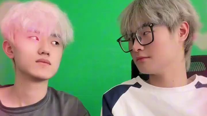 嗯…怎么不算有默契呢#同时睁眼挑战 #电竞选手 #游戏日常 #高能英雄