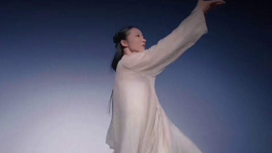 李白【入长安】 #戴萍编舞#国风舞蹈 舞蹈让我回归历史，感受古代文人墨客的魅力♥️很爱
音乐：魔鬼花