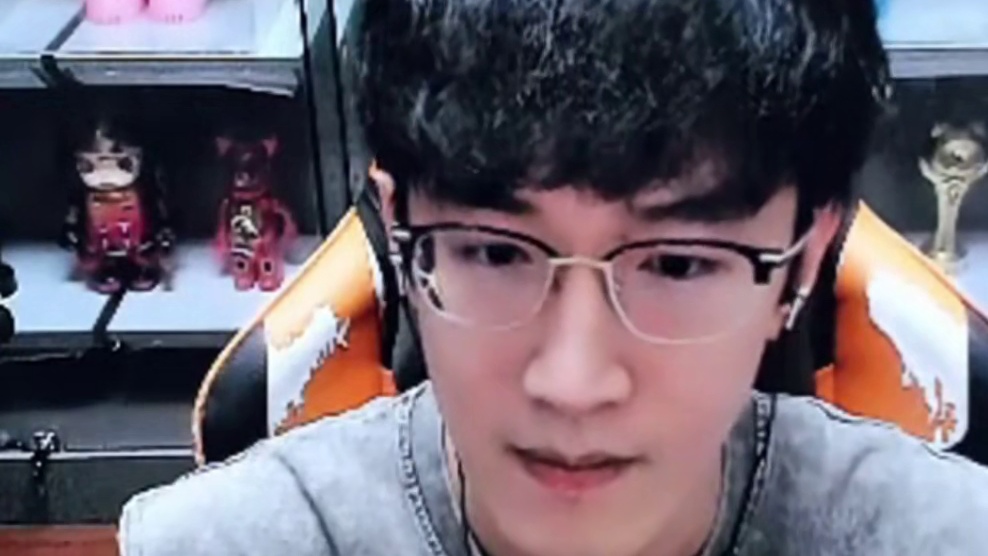 蔡哥也是玩上复古游戏了!