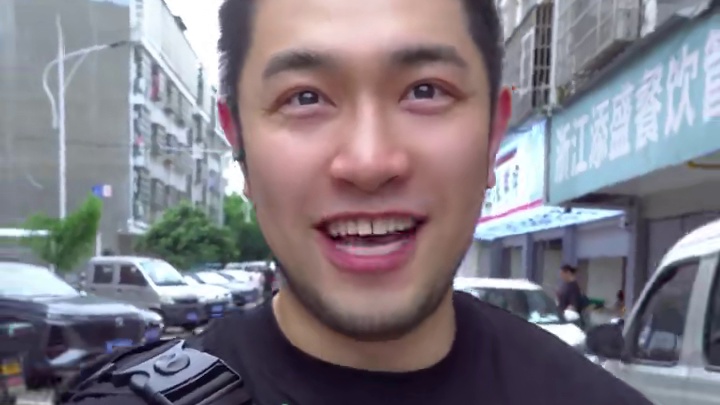 东北养牛场老板开的烤肉店！现点现拌嘎嘎香 义乌打工结束！带同事炫个东北烤肉再回杭州！一顿烤肉开启快乐