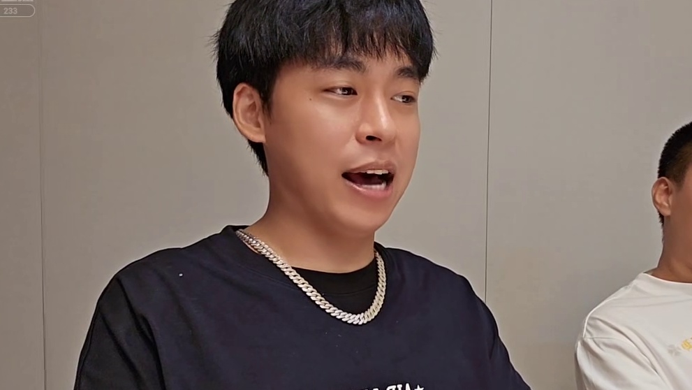 我初中毕业，也装不了文化人啊！