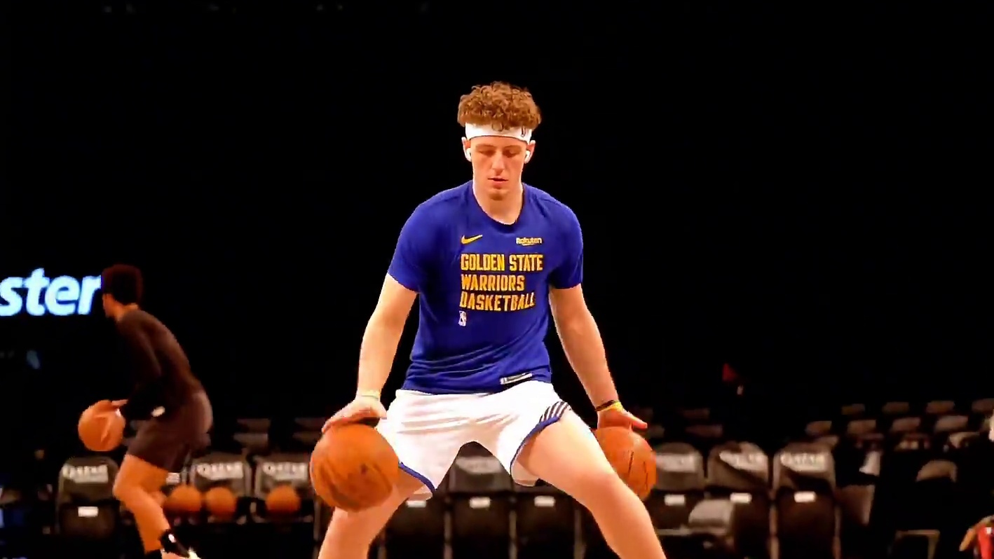 据名记猜测，安吉想要的年轻球员是波杰姆斯基 库明加与穆迪都是到期合同，波杰姆斯基才新秀第二年#波杰姆