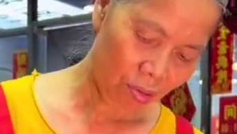 千万博主冬洁挑战一分钟吃完！轻松拿走20000奖励~#螺蛳粉