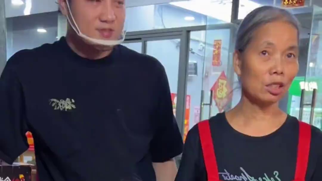 山东大胃王挑战打破记录~阿姨直呼太牛了~#螺蛳粉