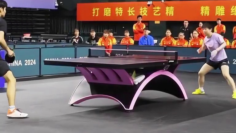 “孙颖莎集训期间泪洒赛场，为了奥运会到底承受多大的压力？”#孙颖莎 #国乒 #孙颖莎哭了