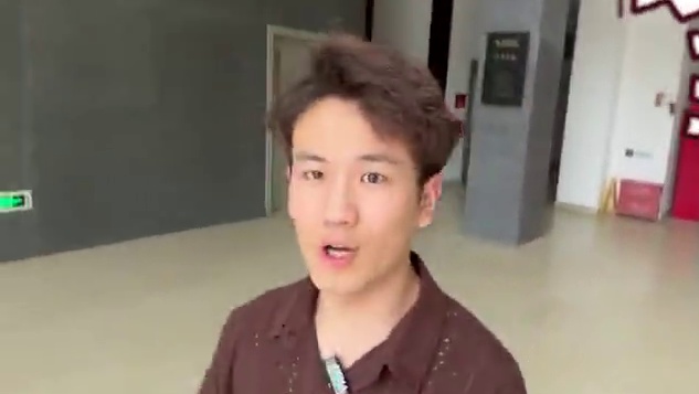 《哪吒之魔童降世》里，小哪吒的配音演员是你的大学老师是什么体验？#四川电影电视学院 #配音 #录音棚