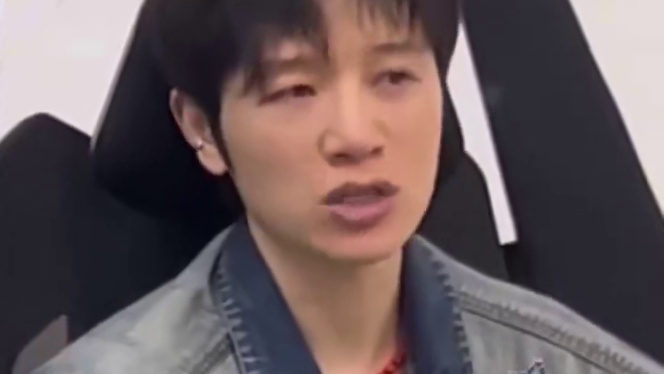 近日EDG不敌WE，赛后EDG明星选手Cryin落泪，随后Leave直言：我觉得你完全没有享受游戏！