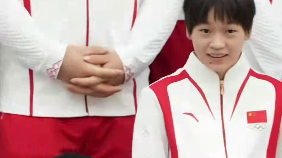 巴黎奥运中国代表团成立，同框的孙颖莎全红婵到底在讨论啥呢？#孙颖莎 #全红婵#战马崔伟立