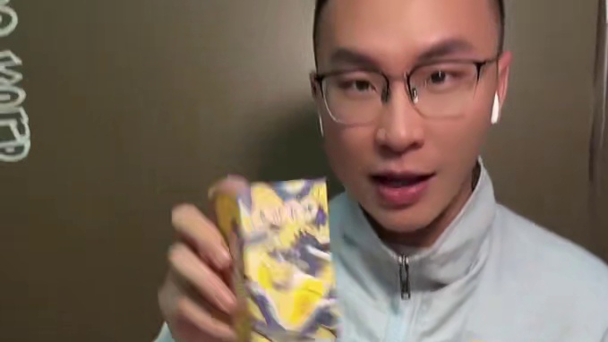 喜欢玩桌游的真的不要错过华莱士的桌游卡牌啦#华莱士国民汉堡 #来份华莱士寻味中国年#解锁年前聚餐新方