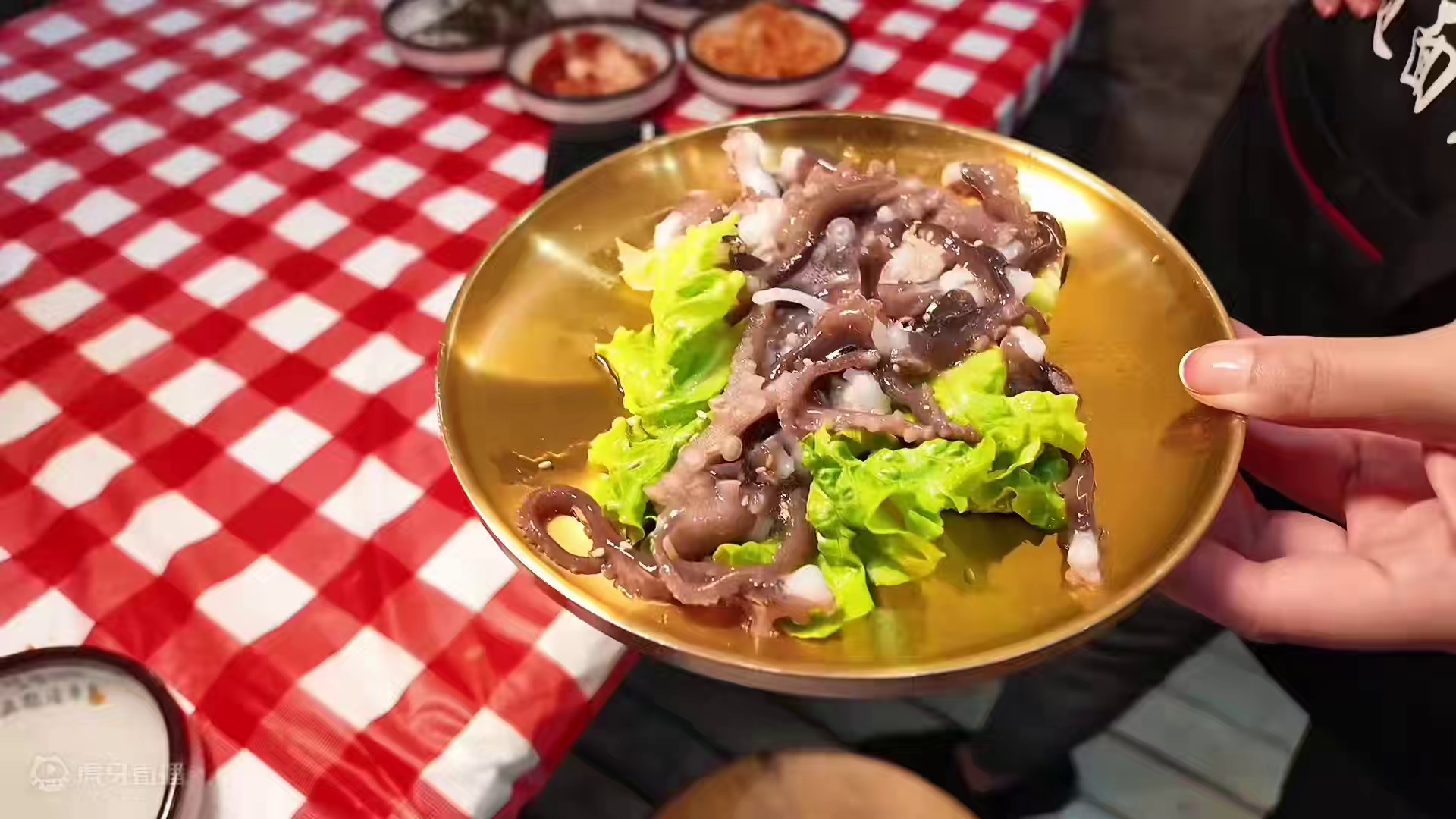 藏在义乌韩国街的活章鱼店 活章鱼到底什么味道 我今天也算替你们试明白了 ！#省饭课代表集结了 #放假