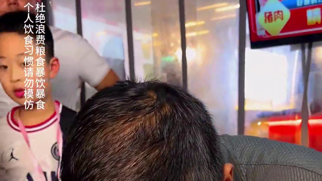 大哥来挑战6两面，直接问燕姐他帅不帅，原因竟是……#重庆小面 #调料 #挑战#妈呀太香了 #好吃到停