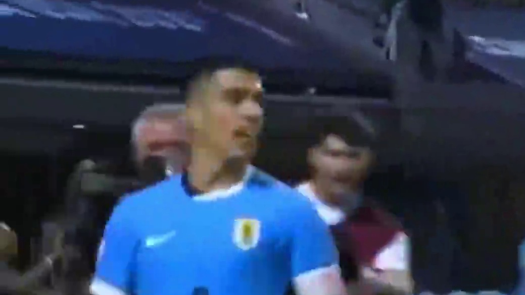 苏神发威！苏亚雷斯补时绝平，打入个人本届美洲杯首球。#苏亚雷斯 #美洲杯