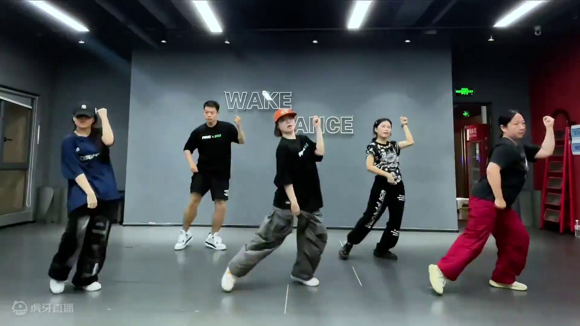 真的夏天终于来了，每天都热得够呛~#小赖编舞 #hiphop基础 #gocrazy舞蹈 #简单易学 