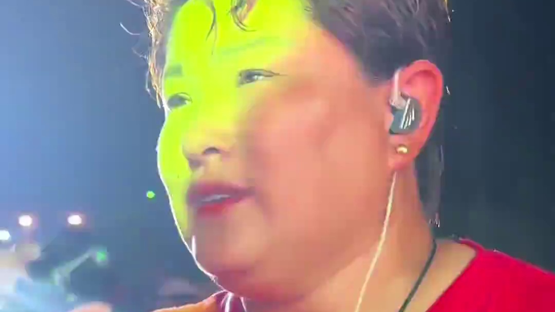 跟着有才去旅行 声卡姐带病试音到凌晨一两点。辛苦了。#郭有才 #声卡姐团队 #菏泽蜗牛户外 #武汉 