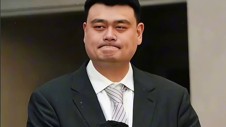 姚明和马龙再现同框画面，龙队像个小手办#姚明 #马龙 #2024巴黎奥运会