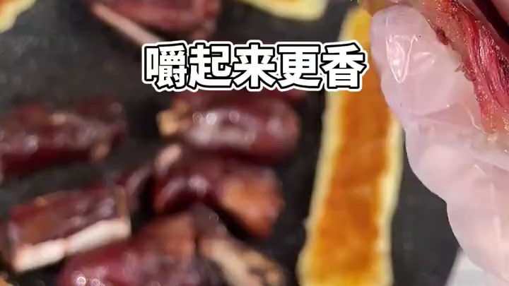那些在店里吃不起在家可以端锅炫的街边小吃，大口吃肉的快乐谁懂 ！！！#街边小吃 #烤肉半成品 #路边