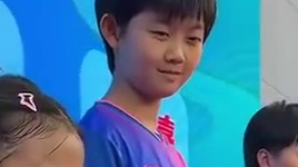 原来笑笑最佳拼搏奖背后还有这么个小故事，这王楠女儿的精神已经有魔王的风采了啊郭斌赞不绝口#王楠#王楠