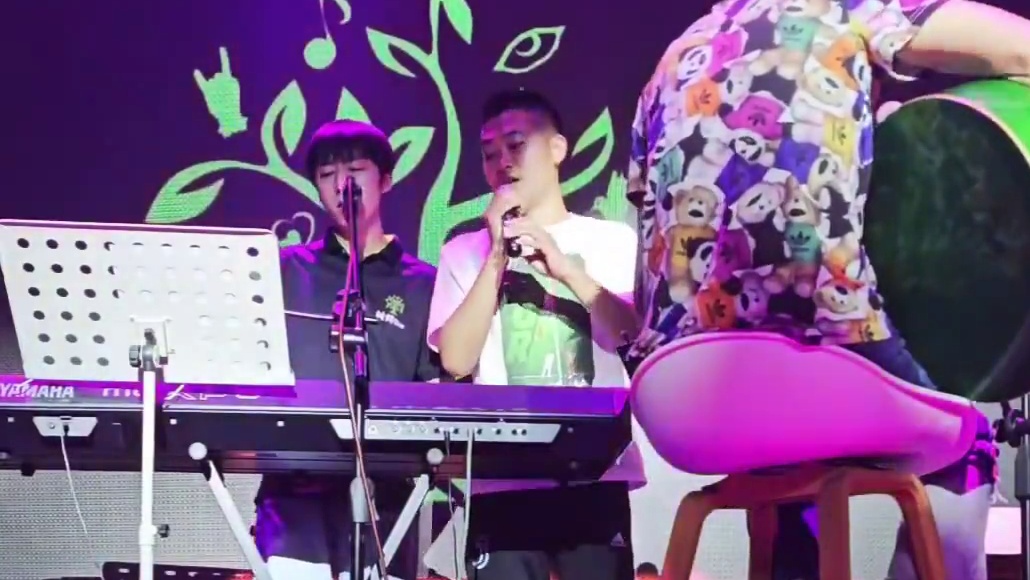 凡创原创歌曲《青春再见》首次试彩排，听取球迷意见~ #C罗 加油！ 为罗哥点赞！