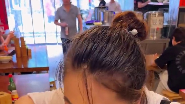 开饭啦，开饭啦！当胖妹的员工也太幸福了吧！#重庆美食 #重庆小面 #好吃到停不下来 #妈呀太香了 #