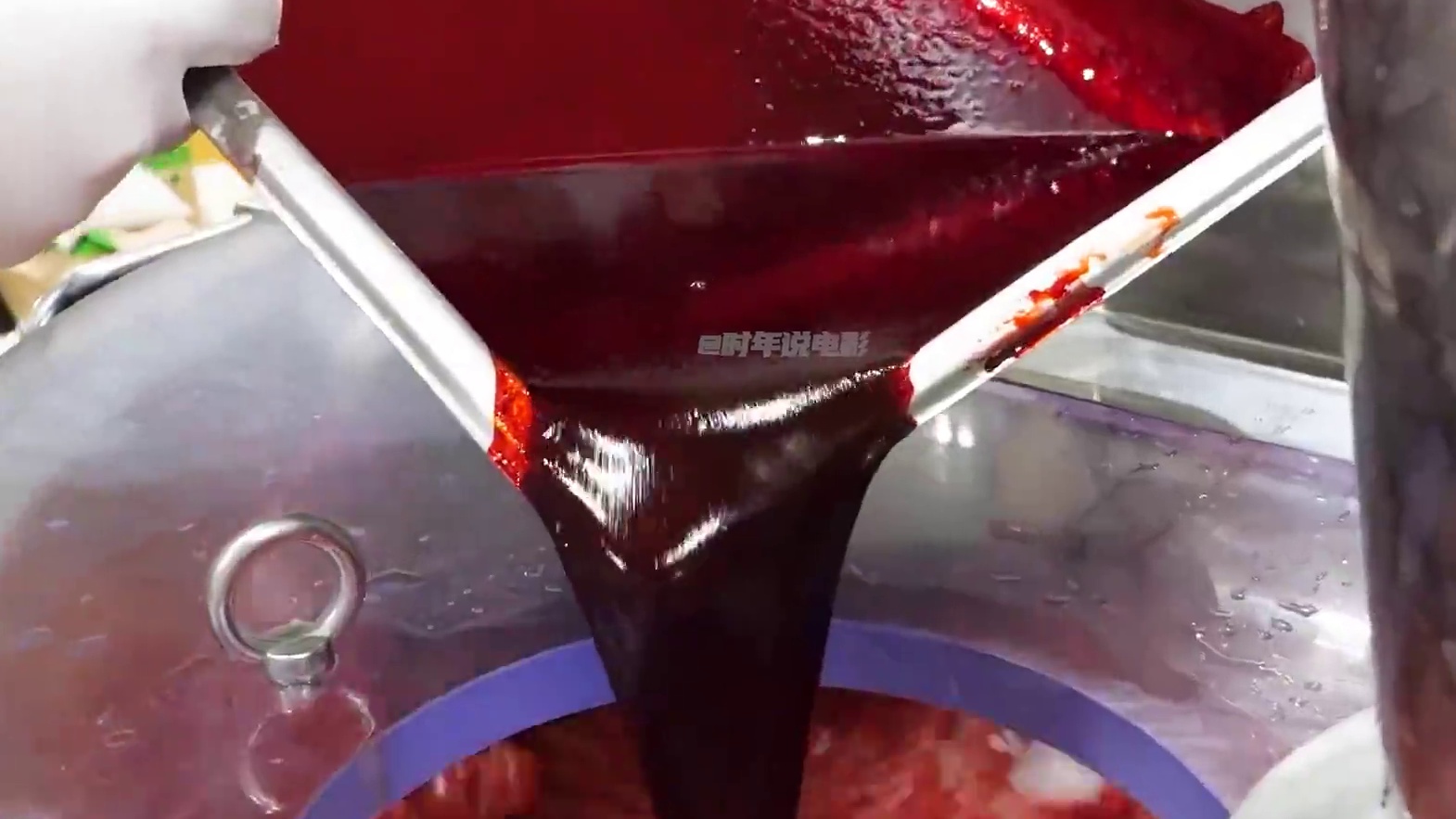 你知道手撕蟹柳是怎么做出来的吗？