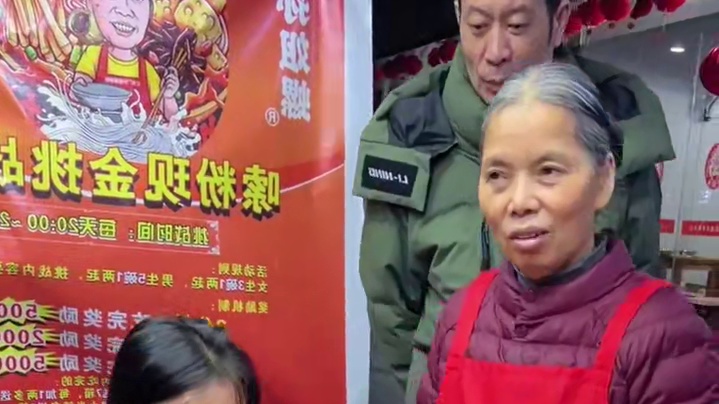 哈尔滨美女特地来挑战3两爆辣~你觉得他能挑战成功吗？ #螺蛳粉