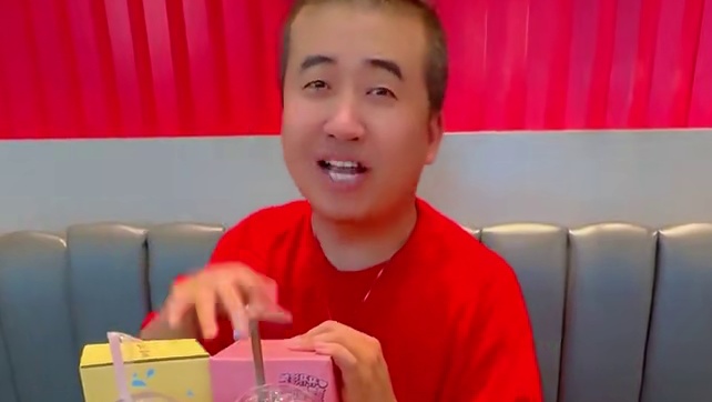 #蛋仔欢聚就来必胜客 #蛋仔派对 #蛋仔派对必胜客联动   #吃披萨搞快点 #蛋仔人的披萨派对