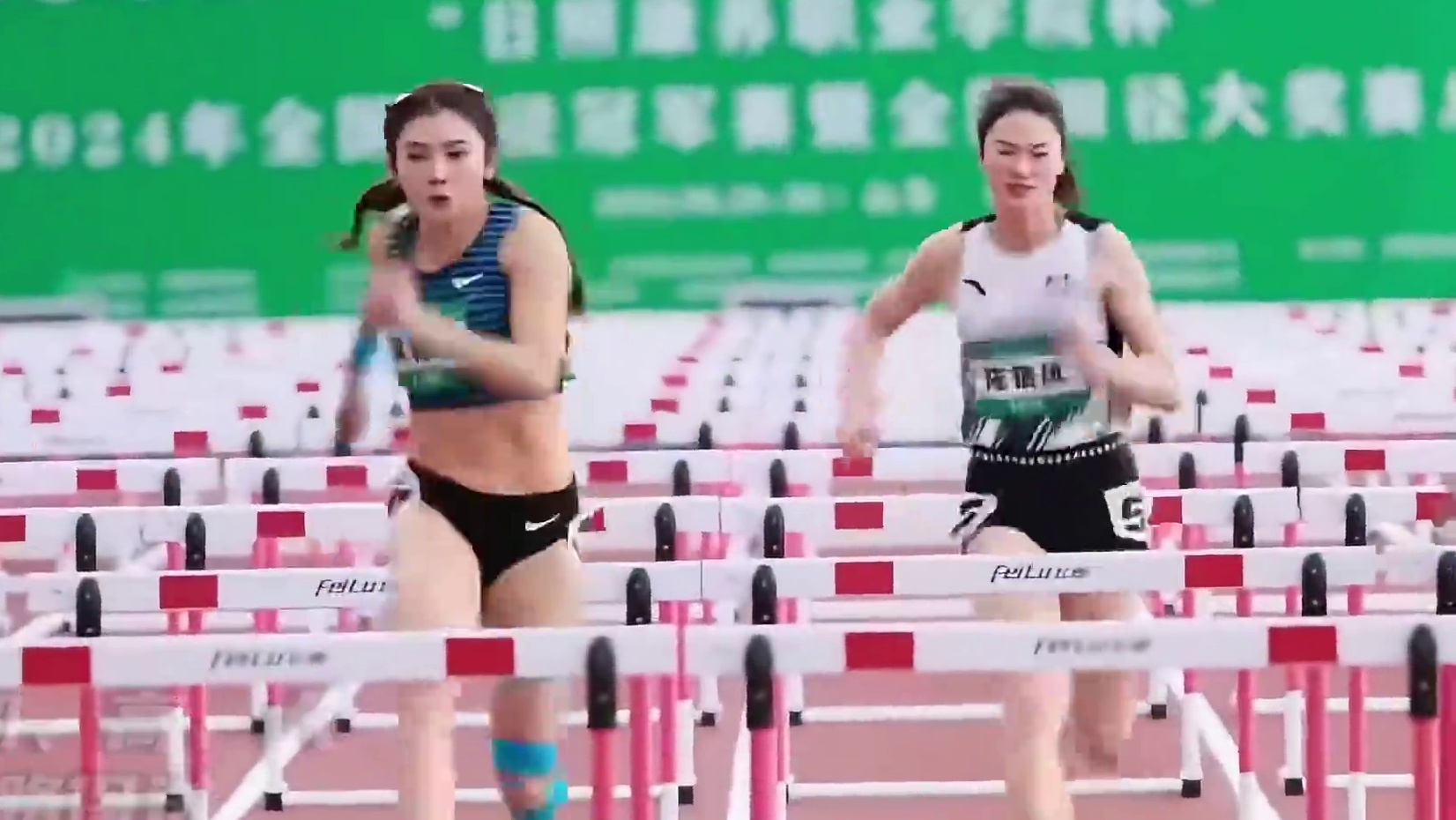 招牌动作没有人可以模仿，骄傲的你，和别人不一样 #歌曲拥抱太阳 #田径 #吴艳妮