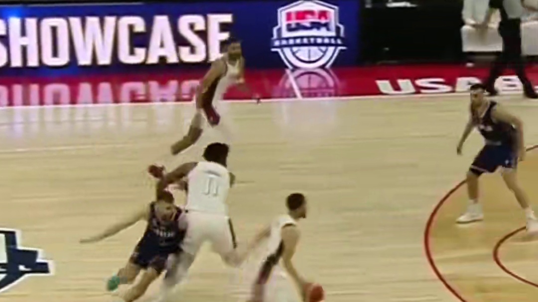 库里命中6个三分，拿到24分，帮助美国男篮战胜塞尔维亚！